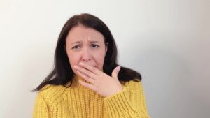 Metallic Taste in the Mouth Causes, Warning Signs, and When to See a Dentist